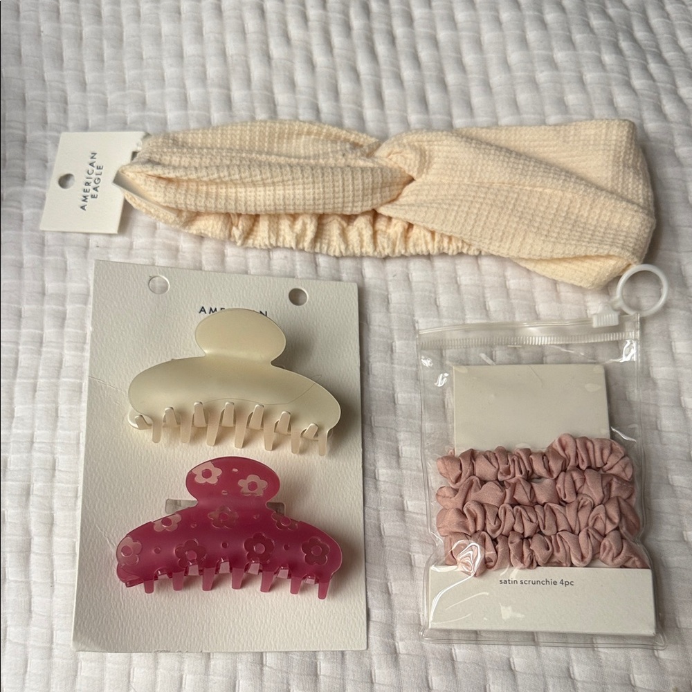 American Eagle Outfitters Cream and Pink Hair Accessories Set